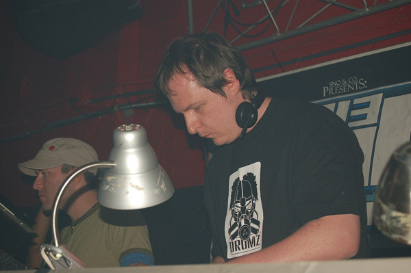 Technical Itch image for track The Virus / Watch Out 3